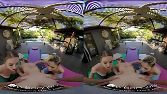 Băieții Vr Explorează Intimitatea Prin Yoga Și Plăcere În Acest Videoclip De Realitate Virtuală