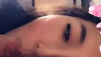 아시아 여우가 Snapchat에서 놀라운 오랄 쾌감을 선사합니다