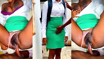 Adolescente Africana En Uniforme Visita A Su Novio Negro Durante El Tiempo De Clase