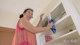 Esmerelda'S House Cleaning Turns Into Steamy Solo Show